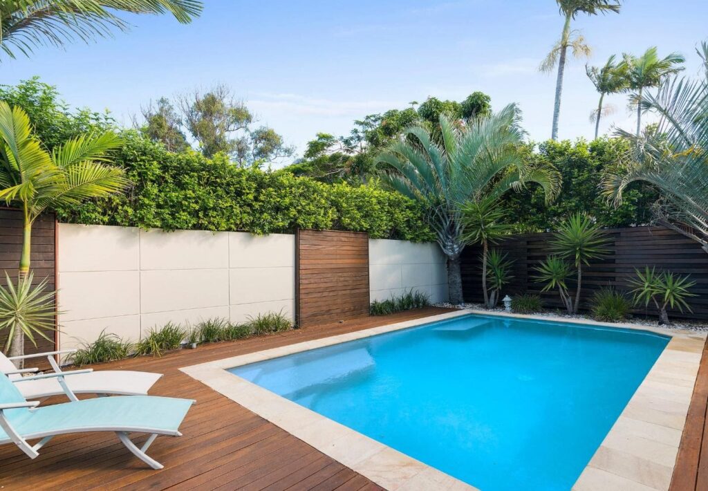 Swimming Pool - Beach Style - Pool - Gold Coast - Tweed - by Simpcon  Construction Pty Ltd | Houzz AU